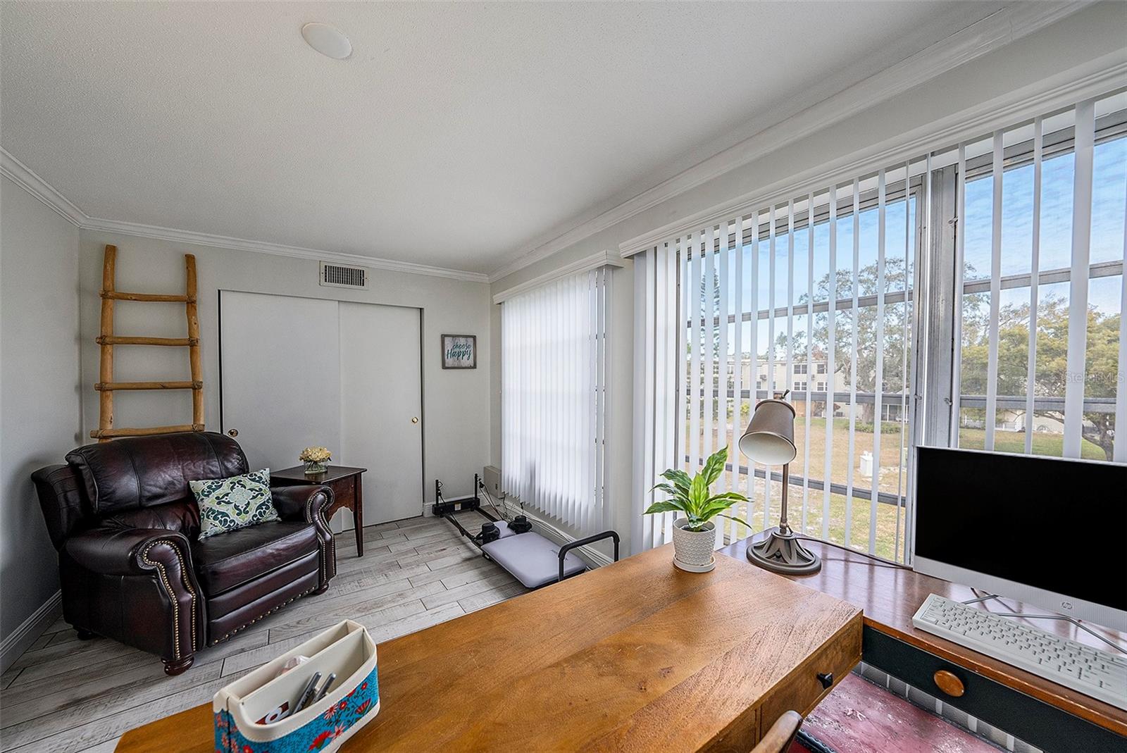 ON TOP OF THE WORLD - Residential