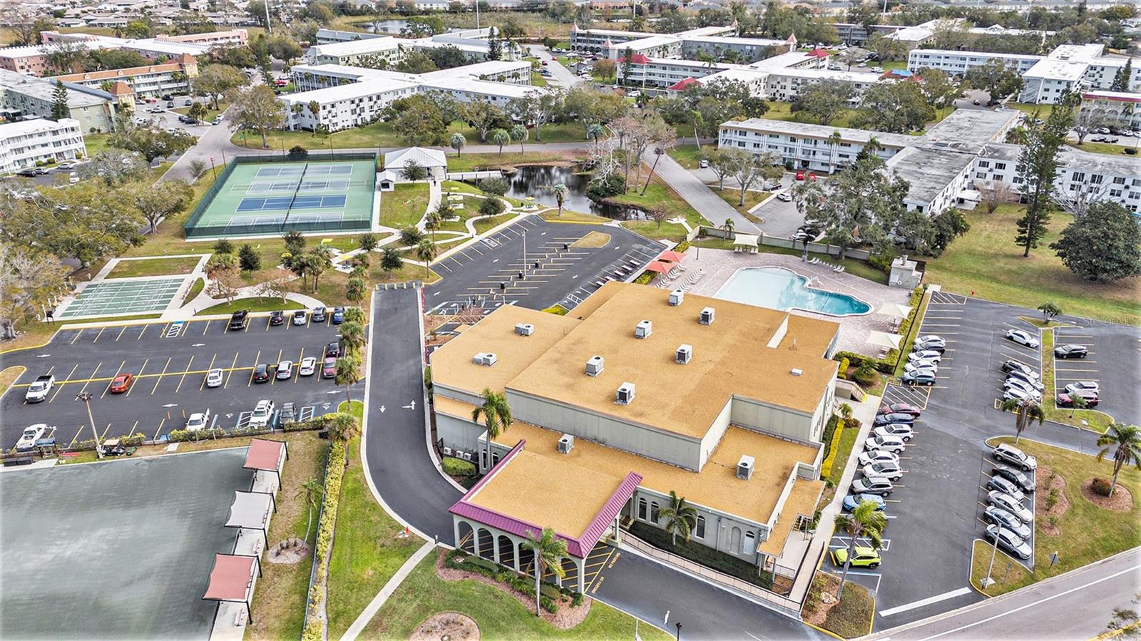 ON TOP OF THE WORLD - Residential