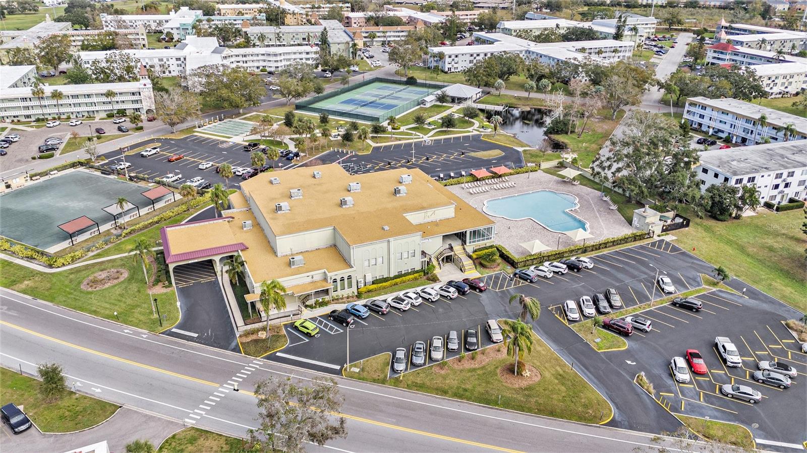 ON TOP OF THE WORLD - Residential