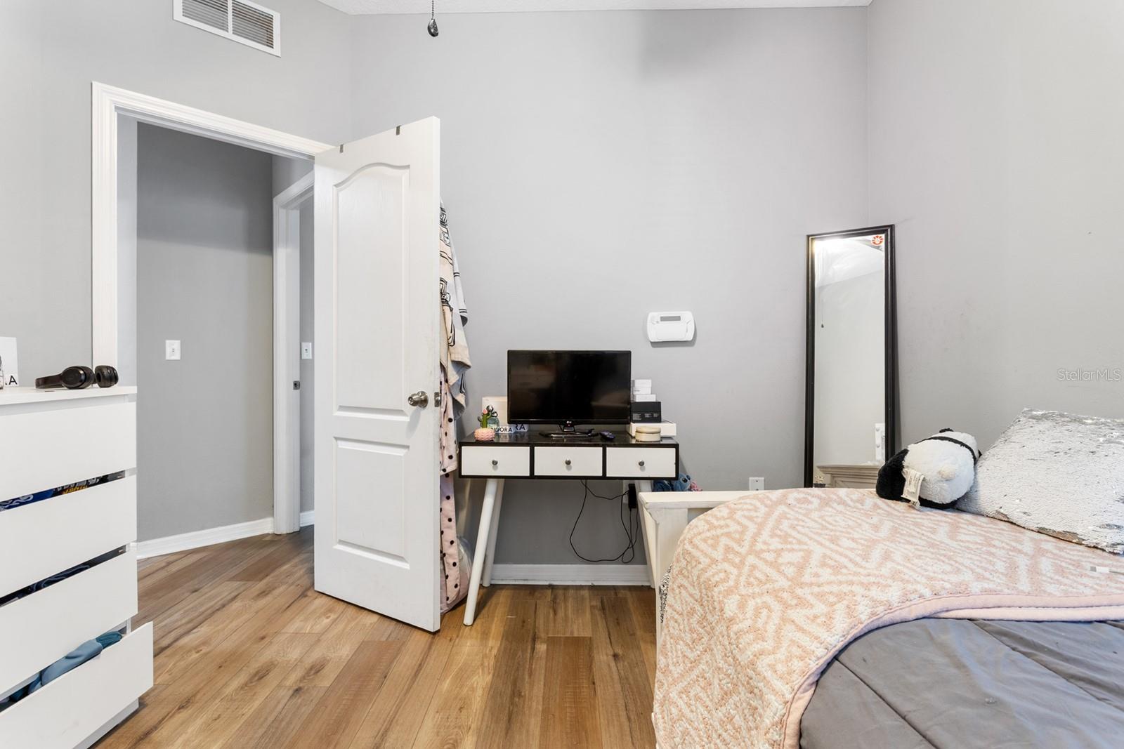 RIVERPLACE SUB - Residential