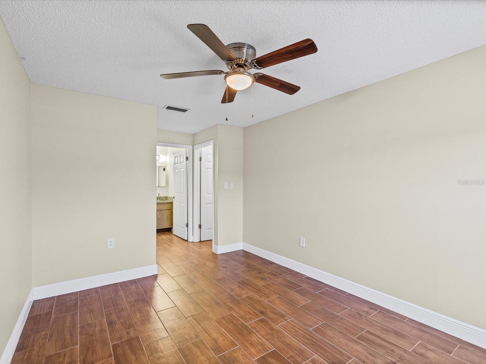 CEDAR POINTE CONDO PH 02 - Residential