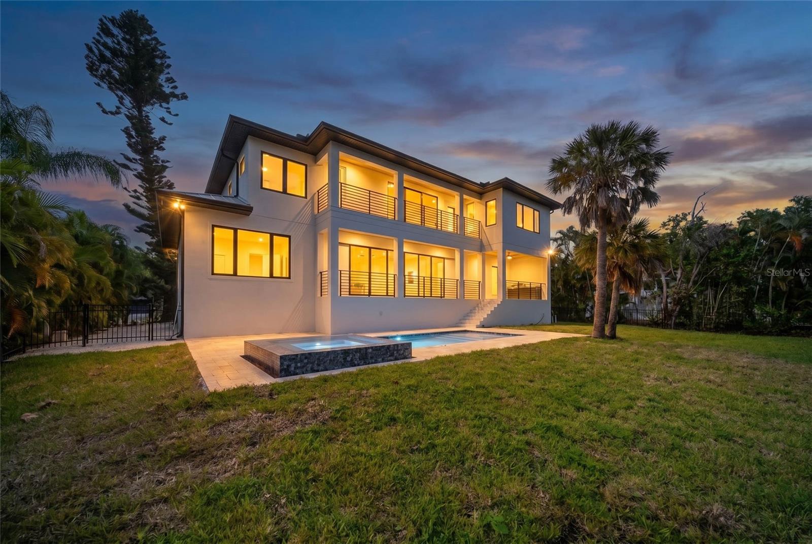 626 BUTTONWOOD DRIVE