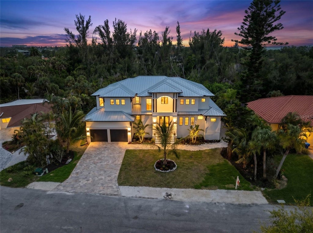 Photo of 626 Buttonwood Drive, Longboat Key, FL 34228 (MLS # A4696767)