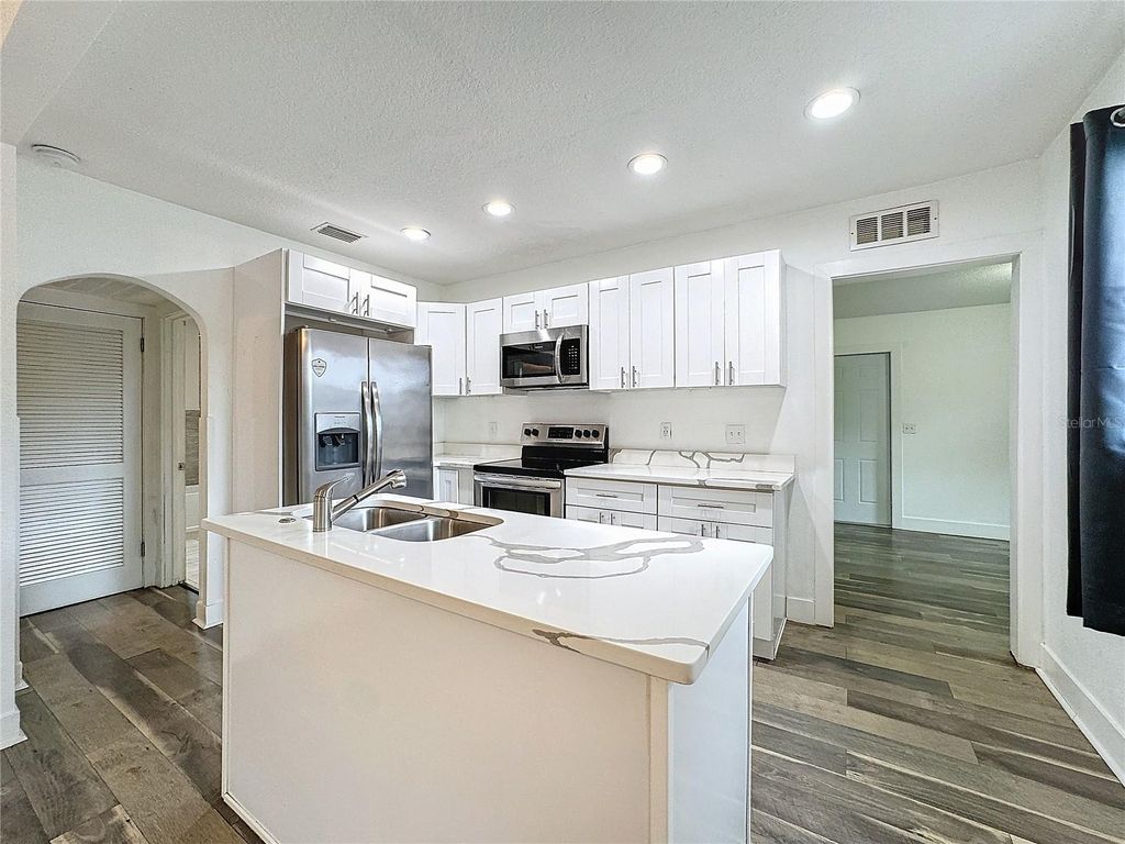 Photo of 3126 Queen Street N, St Petersburg, FL 33713 (MLS # TB8467134)