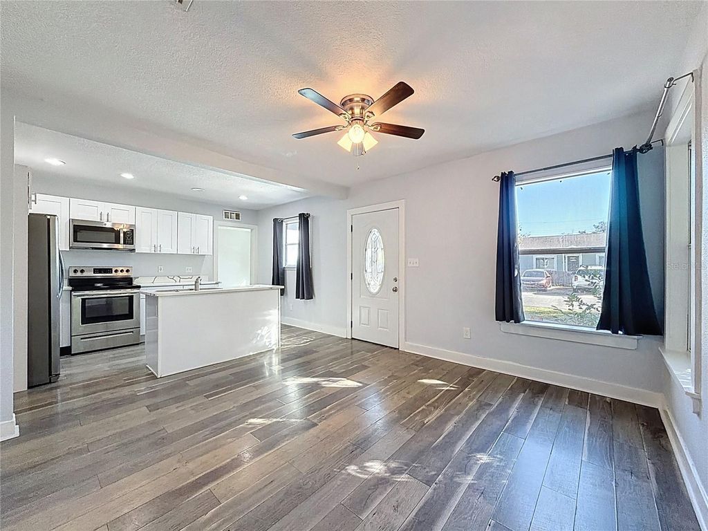 Photo of 3126 Queen Street N, St Petersburg, FL 33713 (MLS # TB8467134)