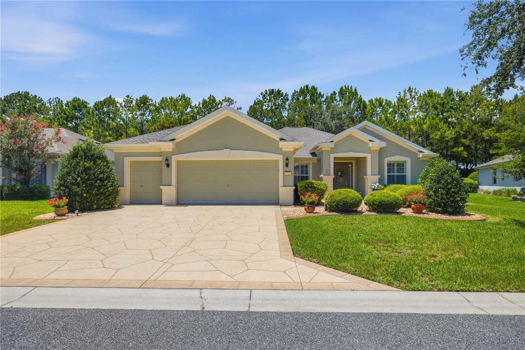Photo of 9383 SW 71st Loop, Ocala, FL 34481 (MLS # OM727292)