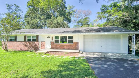 Photo of 1320 SE 37 Avenue, Ocala, FL 34471 (MLS # OM710691) Photo of 1320 SE 37 Avenue, Ocala, FL 34471 (MLS # OM710691)
