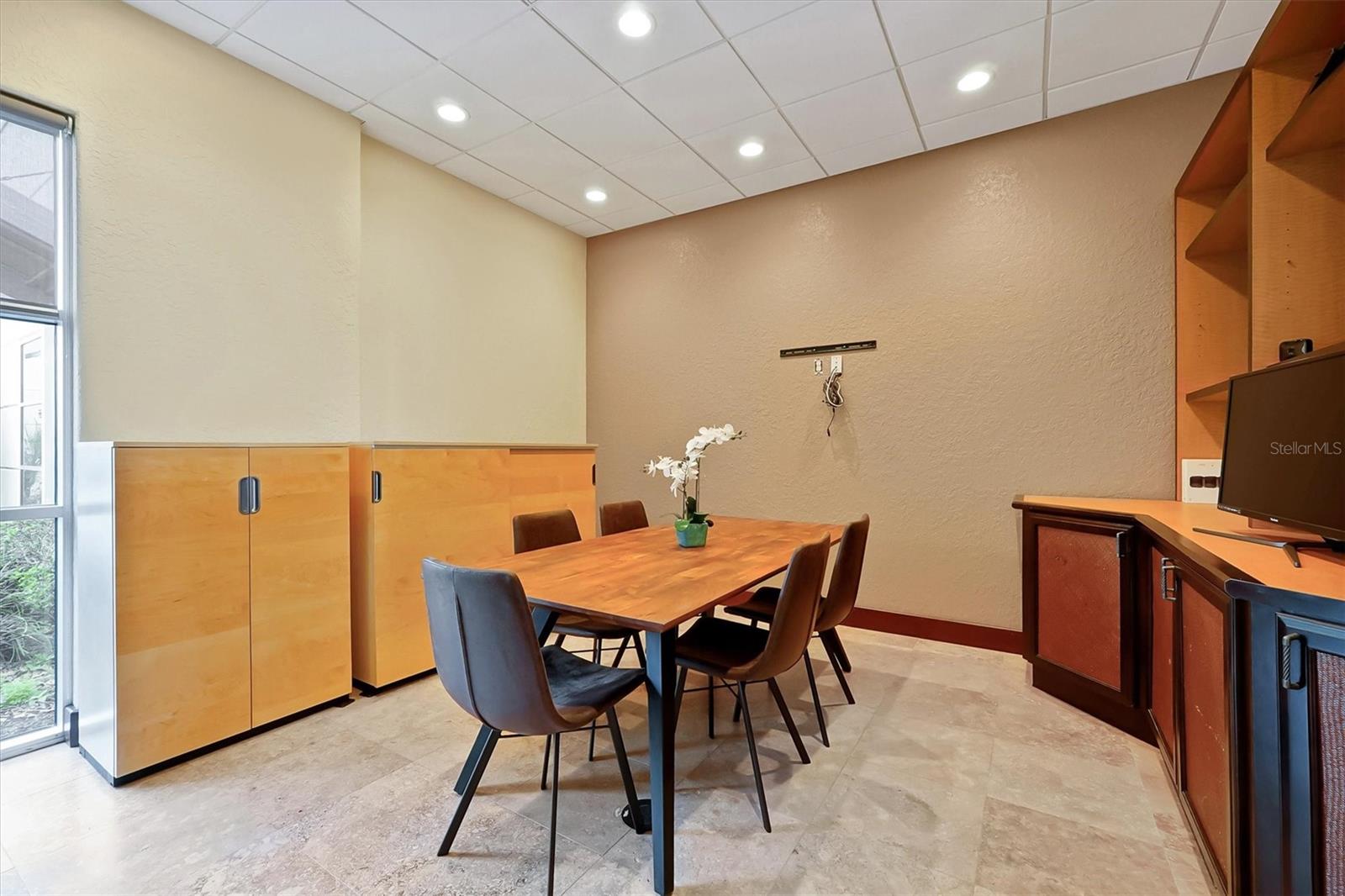 O S P SERVICE CENTER - Commercial Sale