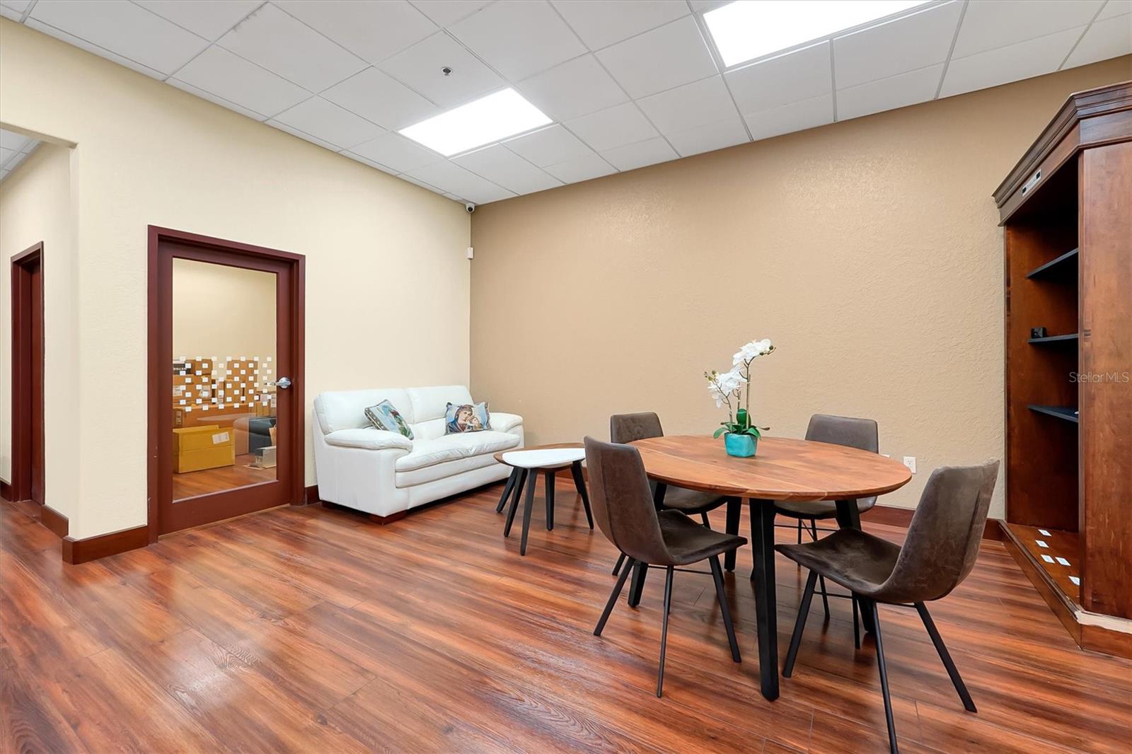 O S P SERVICE CENTER - Commercial Sale