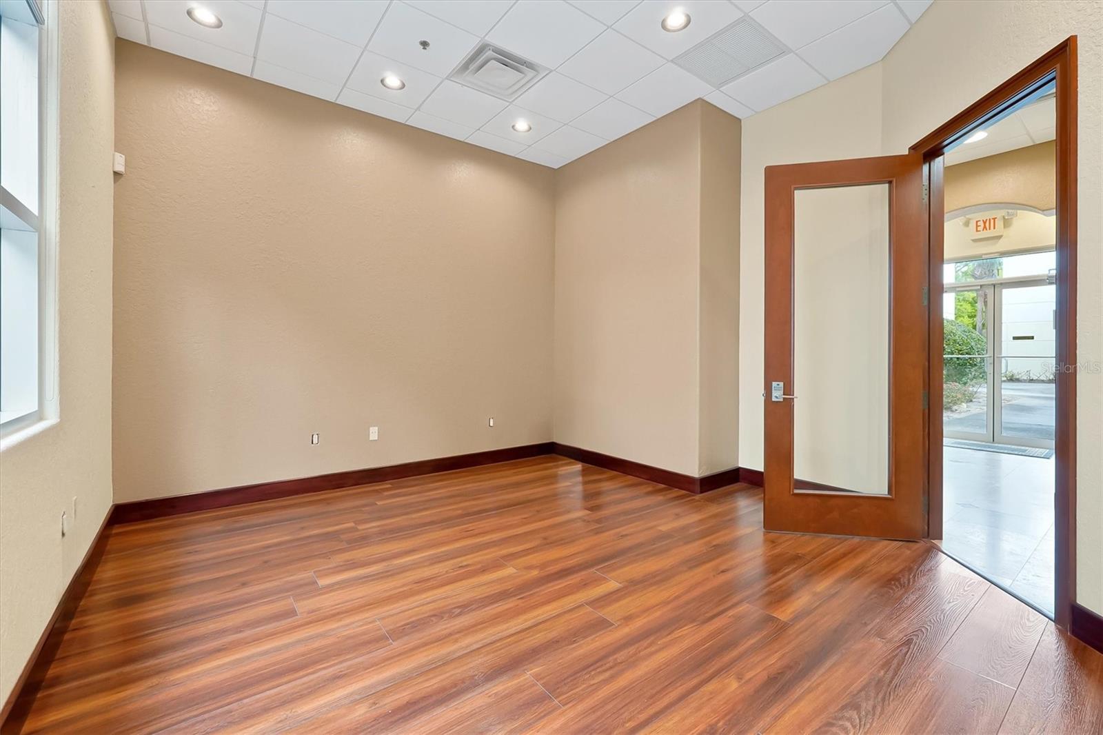 O S P SERVICE CENTER - Commercial Sale