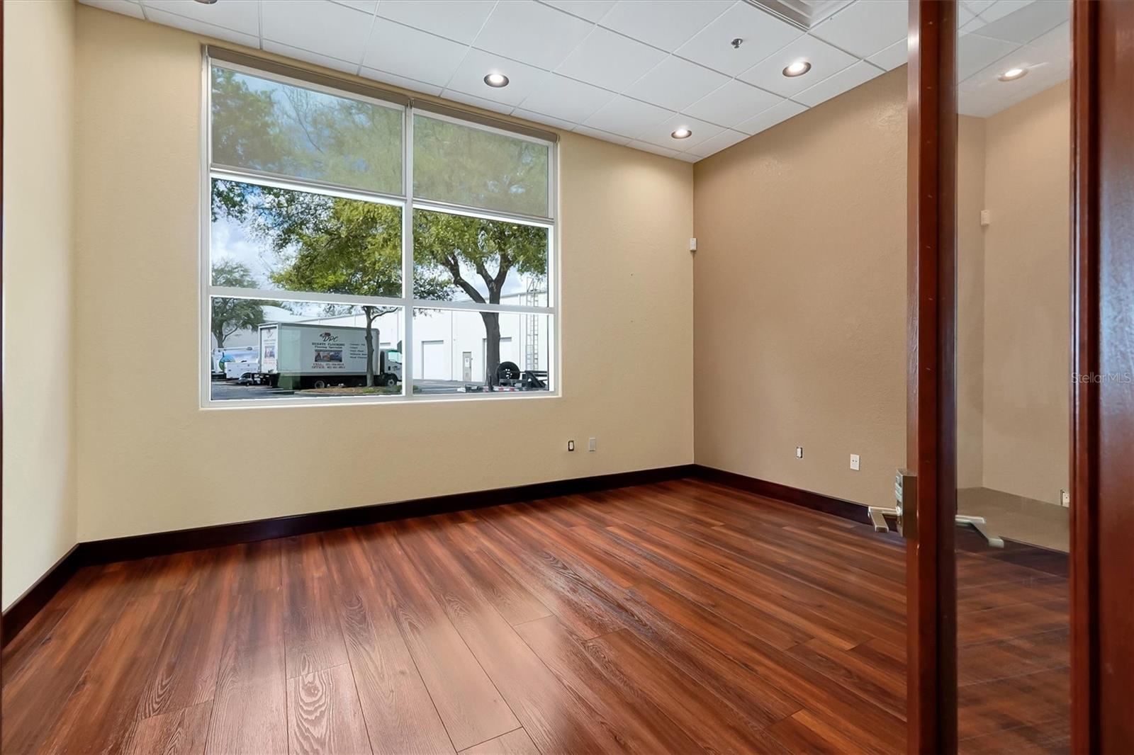 O S P SERVICE CENTER - Commercial Sale