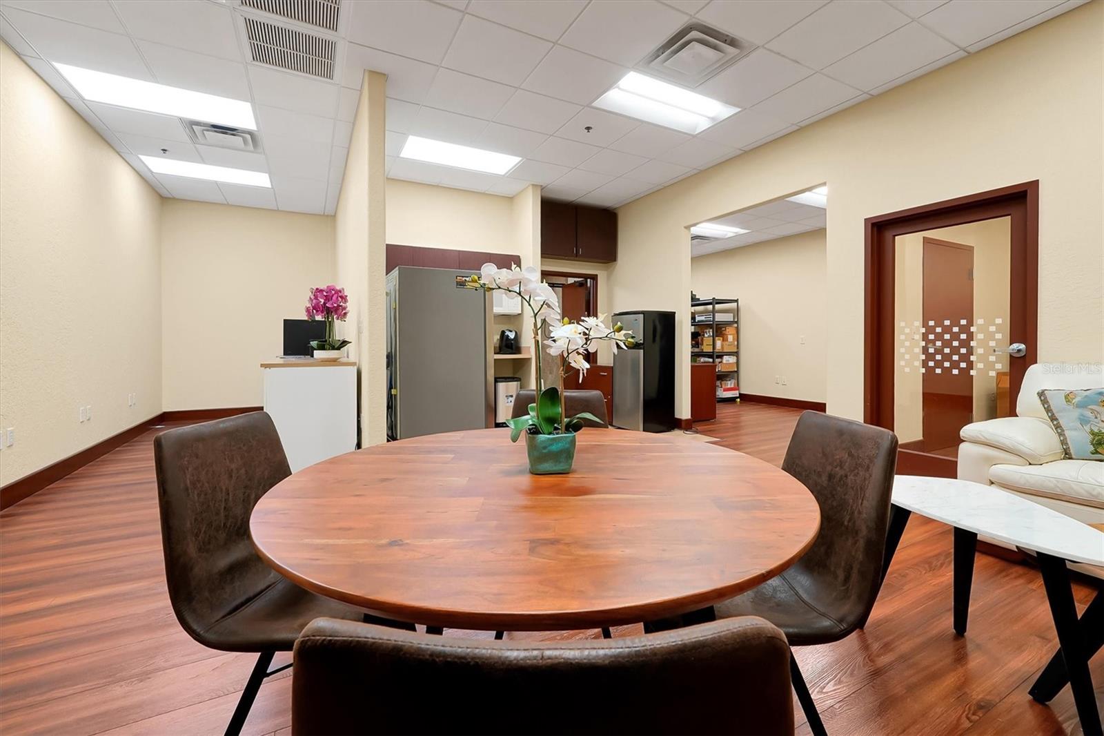 O S P SERVICE CENTER - Commercial Sale