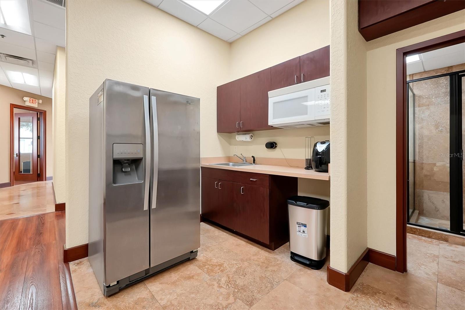 O S P SERVICE CENTER - Commercial Sale