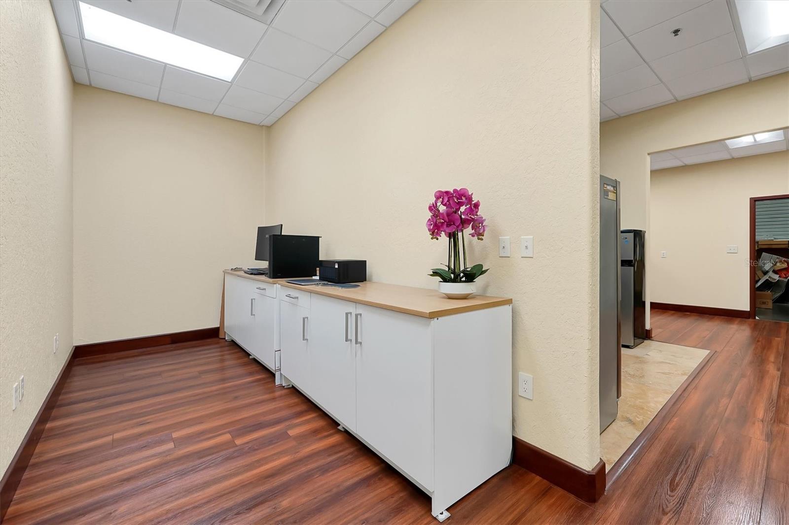 O S P SERVICE CENTER - Commercial Sale