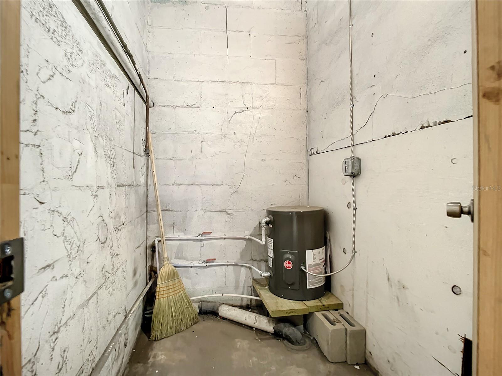 KINGSTON - Commercial Lease