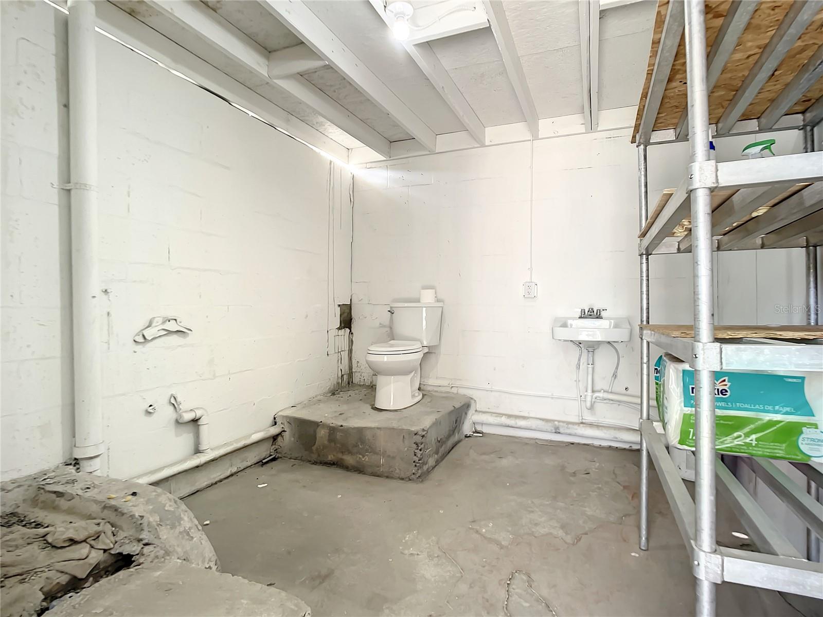 KINGSTON - Commercial Lease