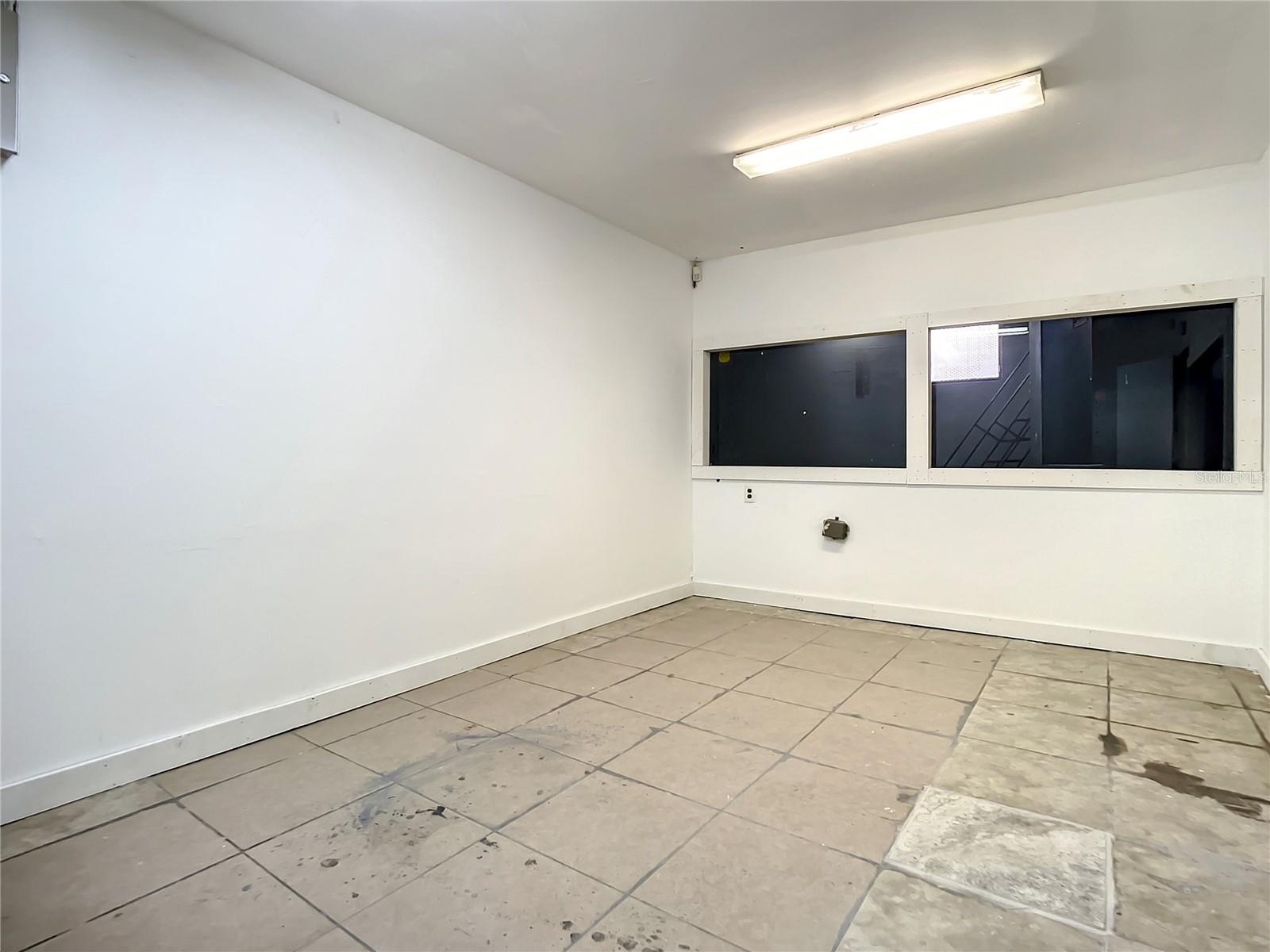 KINGSTON - Commercial Lease