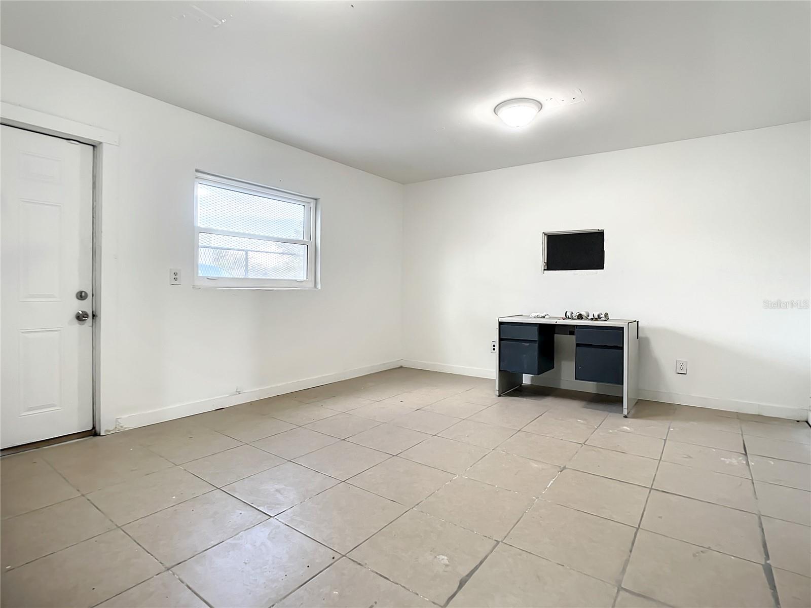 KINGSTON - Commercial Lease