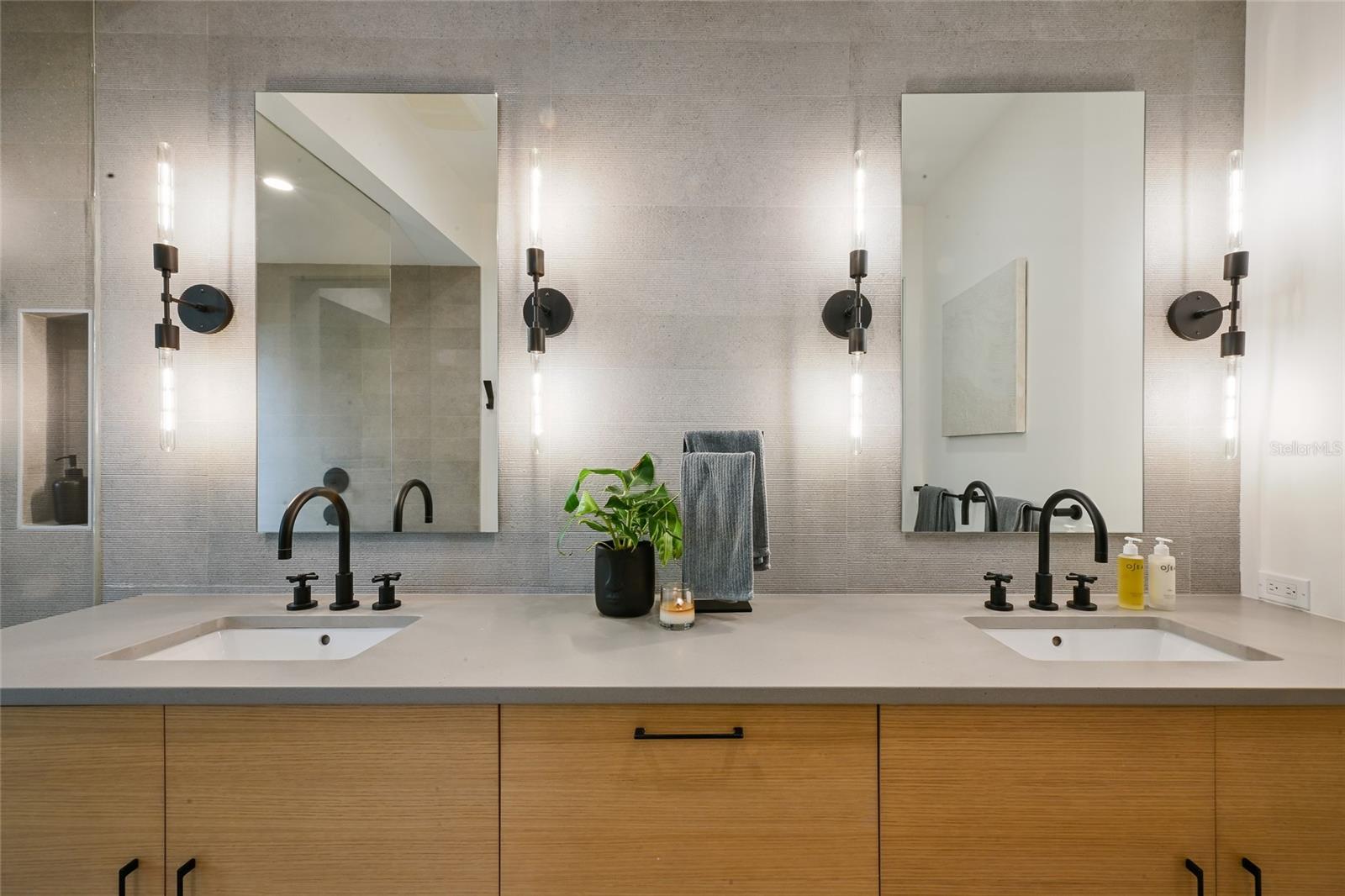 HUDSON BAYOU - Residential