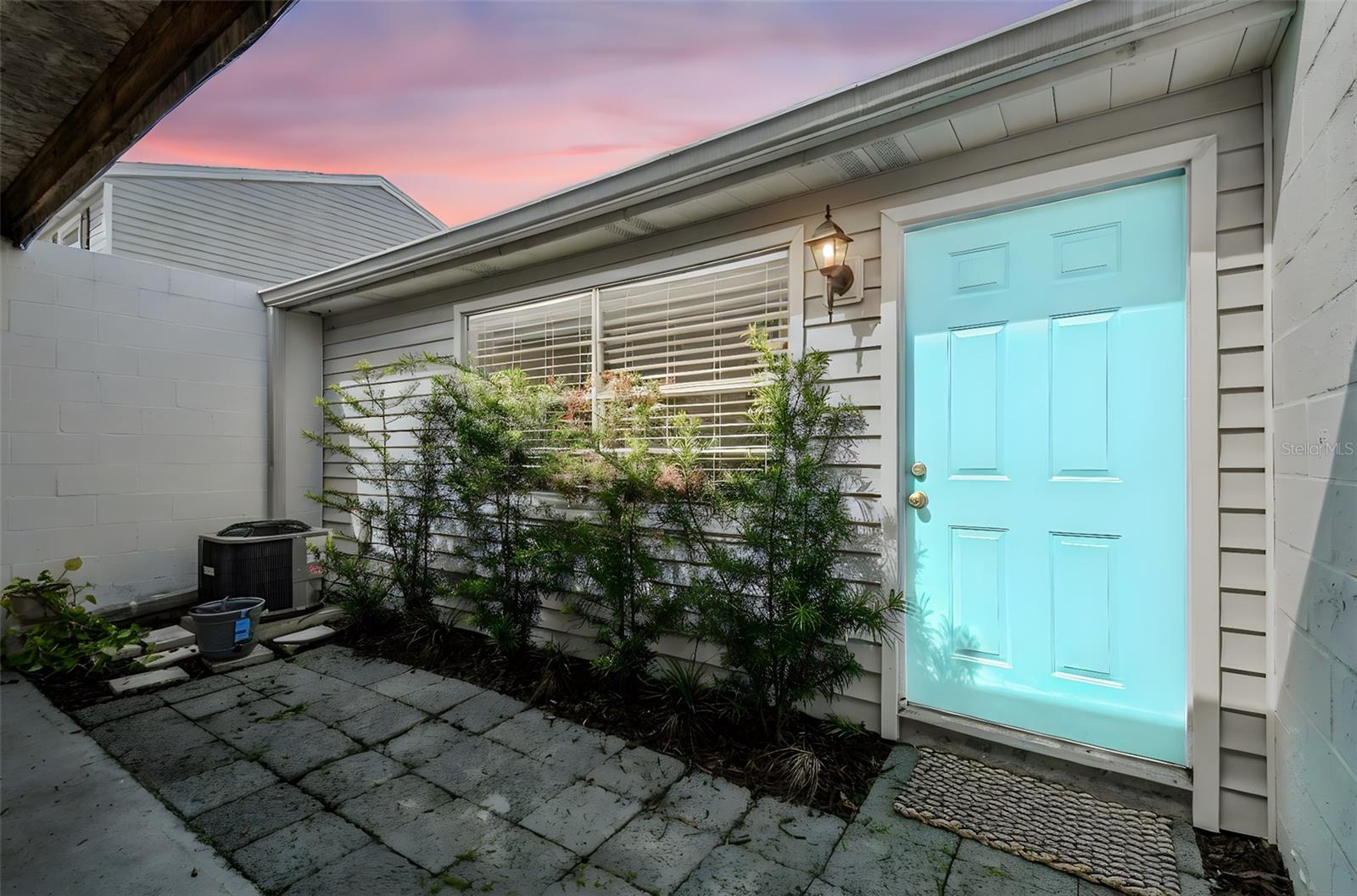Tired of condos that feel cramped with no space? This will change your life. This 1 bed 1 bath, 800 sqft home, comes with a rare 2 car garage and its own backyard, so it's really like a townhouse. The upgraded patio with turf and new pavers is perfect for low-maintenance outdoor time, whether you're sipping coffee or hosting for some friends. 3 year old AC for a nice chill time inside. Stone counters, vinyl floors, and fresh paint.
You’re not just getting a great home, this is a killer location. Minutes from Tampa International Airport, downtown Tampa, Citrus Park Mall, and Westchase’s shops and restaurants. Whether you’re buying your first place, downsizing, or looking for an investment property in Tampa, this one delivers.