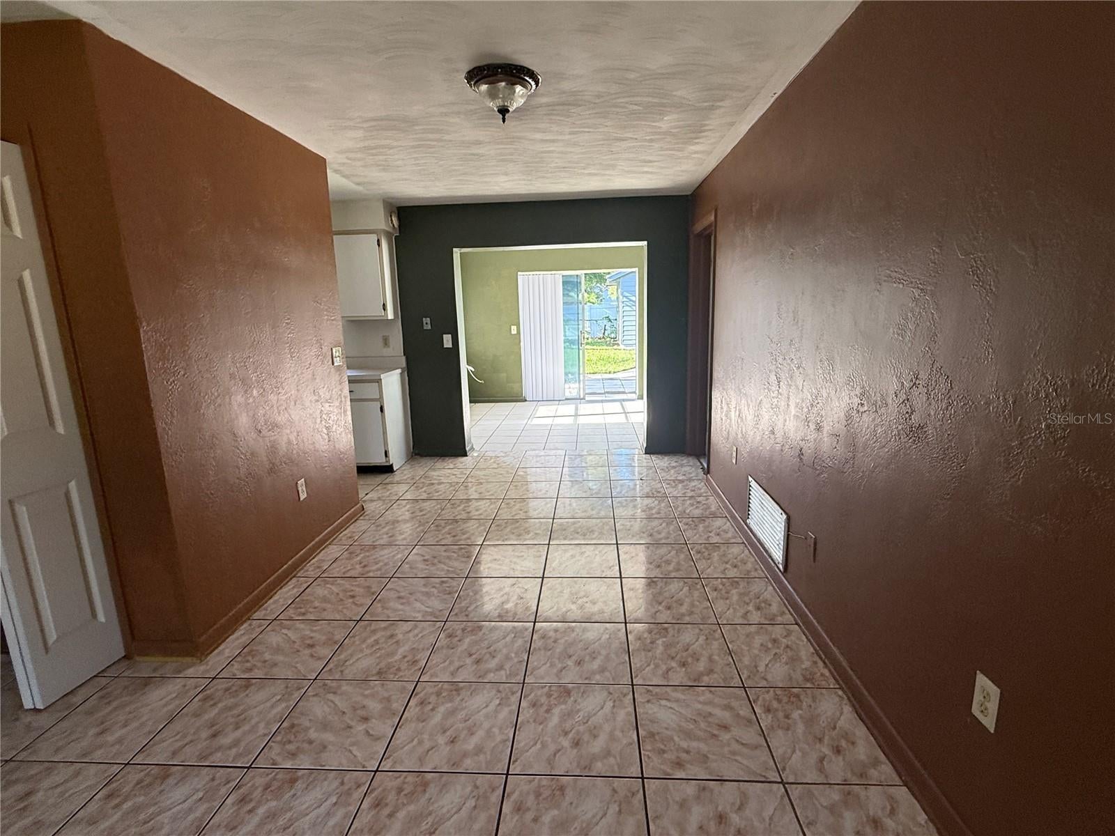 Search 4 3802 E ESTHER STREET