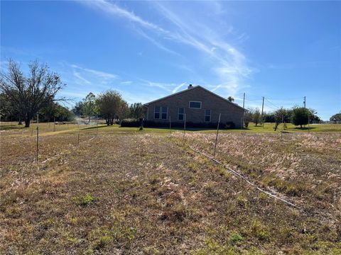 A home in LAKE ALFRED