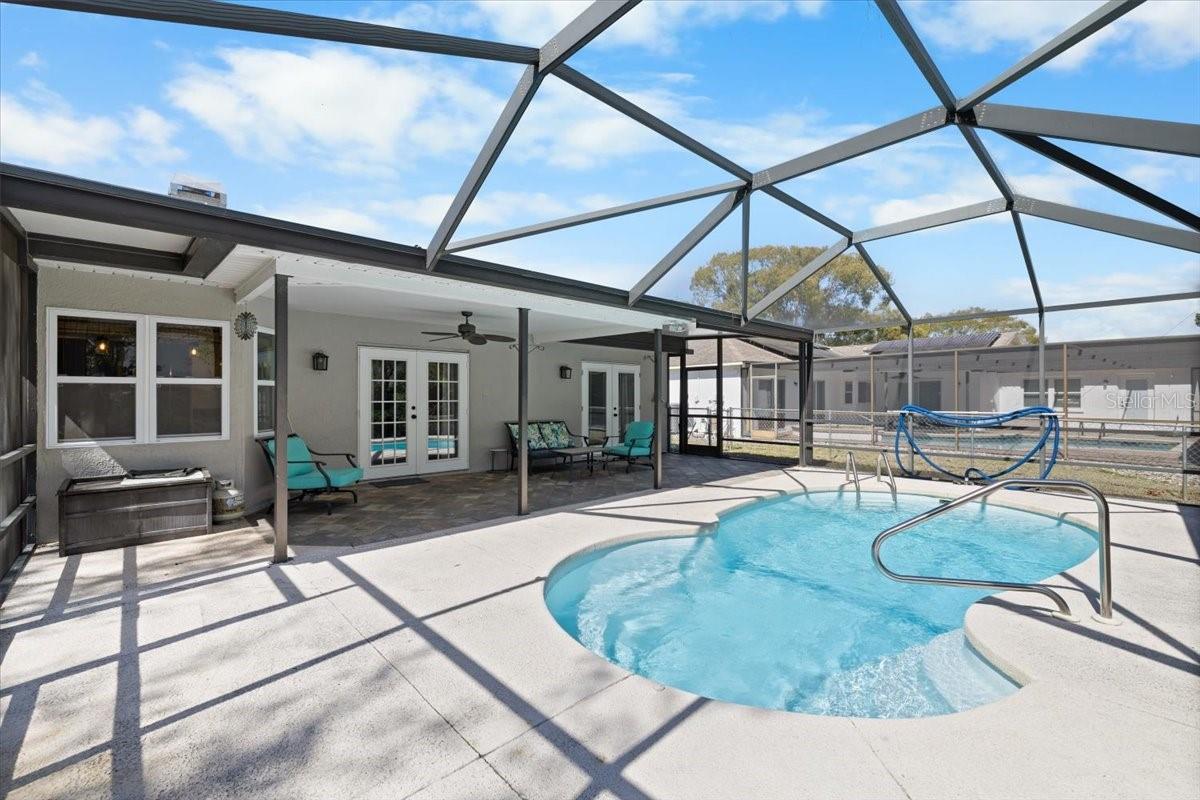 REGENCY OAKS - Residential