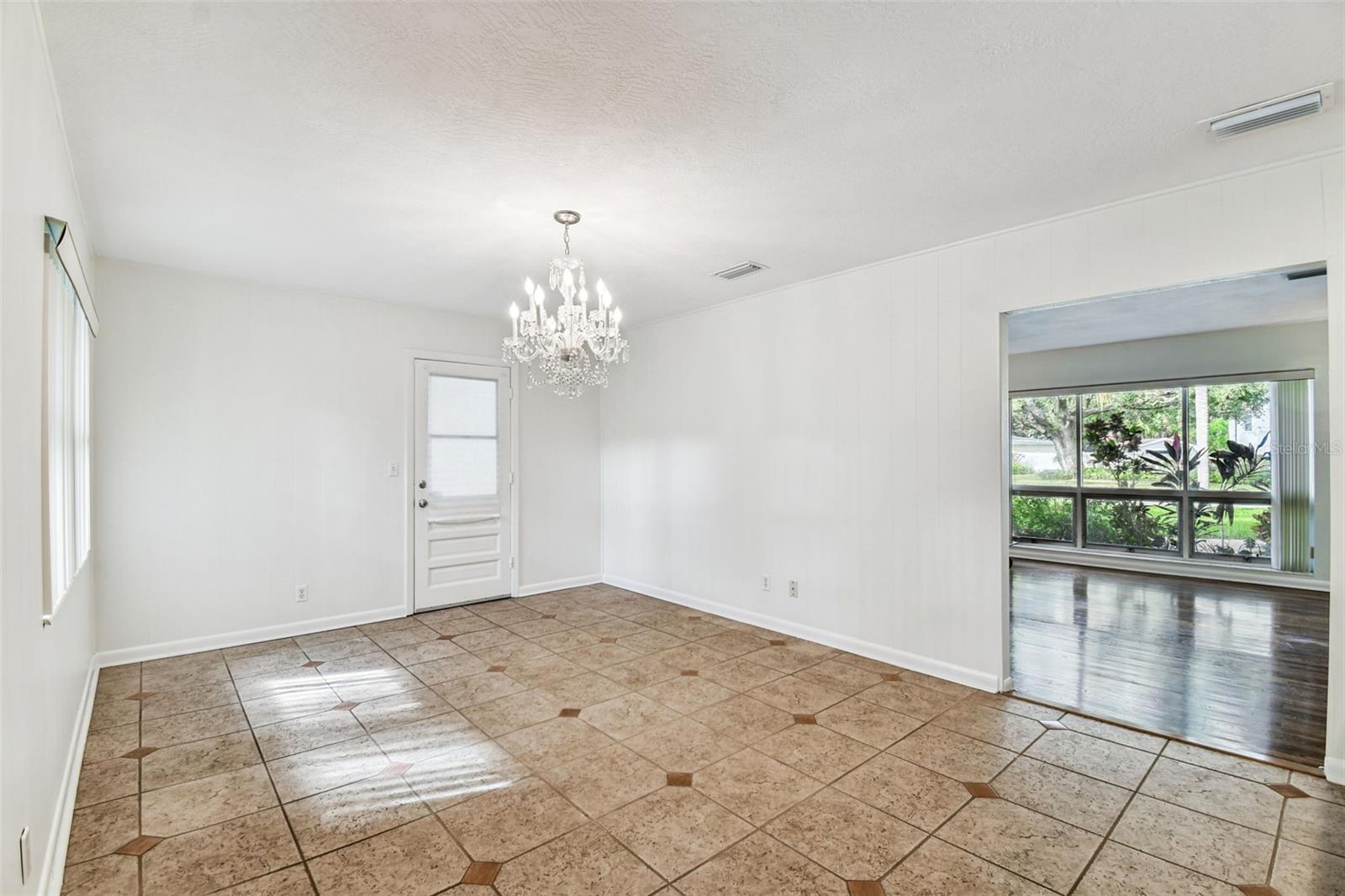 SUNSET PARK - Residential Lease