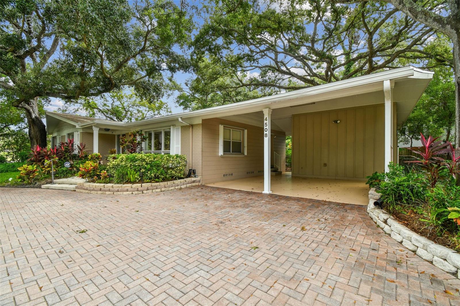 SUNSET PARK - Residential Lease