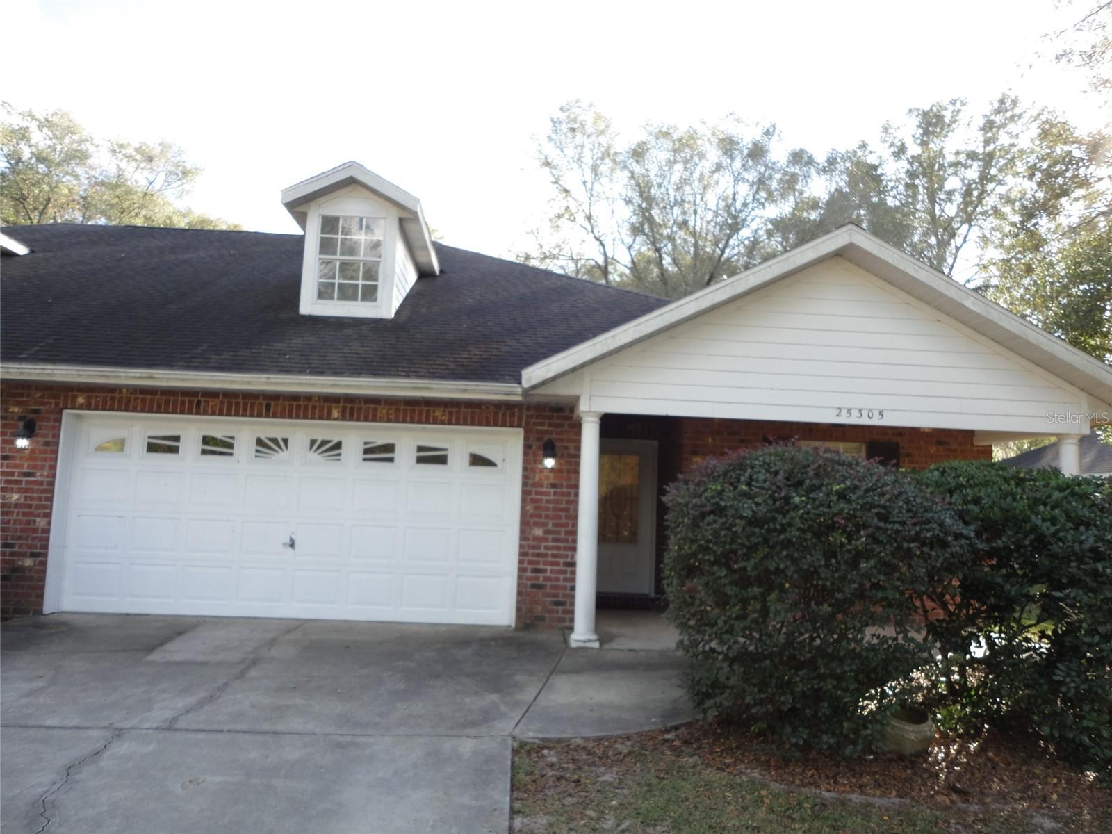 3 bedroom / 2 bath duplex in Newberry. Duplex features a nice foyer area with 2 bedrooms and a bath at front, them a large living area with vaulted ceiling. There is a nice size kitchen with skylight to provide natural light and a tiled dining area off of kitchen. Master bathroom features a Jacuzzi tub, separate shower and double sink. 2 car garage and patio area that was expanded. Vinyl plank flooring installed in all bedrooms and living room. Est. Sq. Ft. 1489. Up to 2 pets each under 40 lbs. okay.
Available : NOW
**Residents are enrolled in the Resident Benefits Package (RBP) for $39.95/month which includes renters insurance, HVAC air filter delivery (for applicable properties), credit building to help boost your credit score with timely rent payments, $1M Identity Protection, move-in concierge service making utility connection and home service setup a breeze during your move-in, our best-in-class resident rewards program, and much more! More details upon application.**