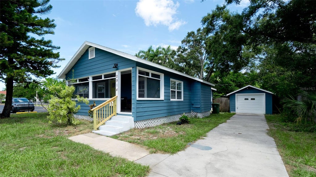 Photo of 2914 9th Avenue W, Bradenton, FL 34205 (MLS # A4703837)