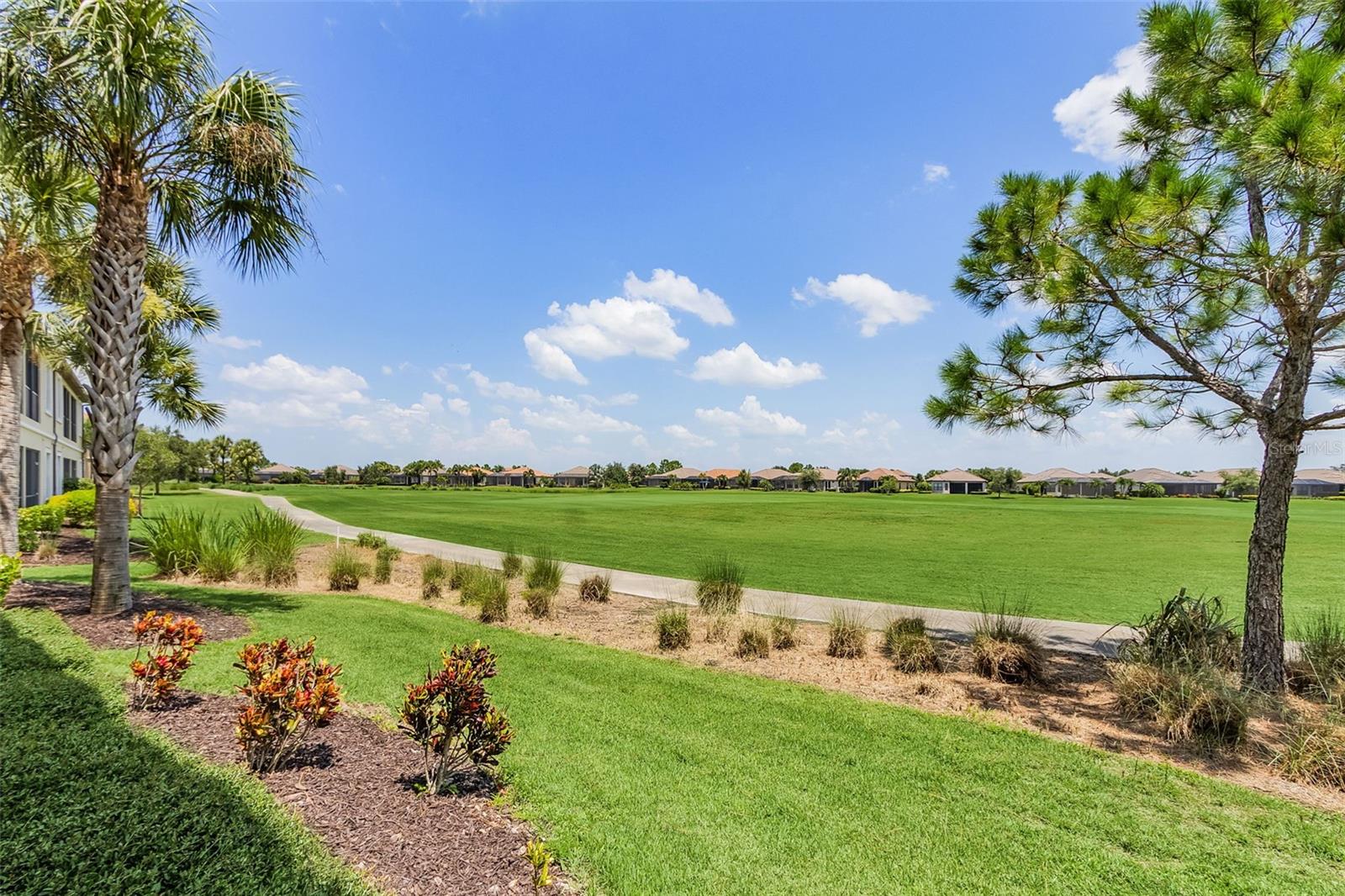 BACCIANO I/ESPLANADE LAKEWOOD - Residential Lease