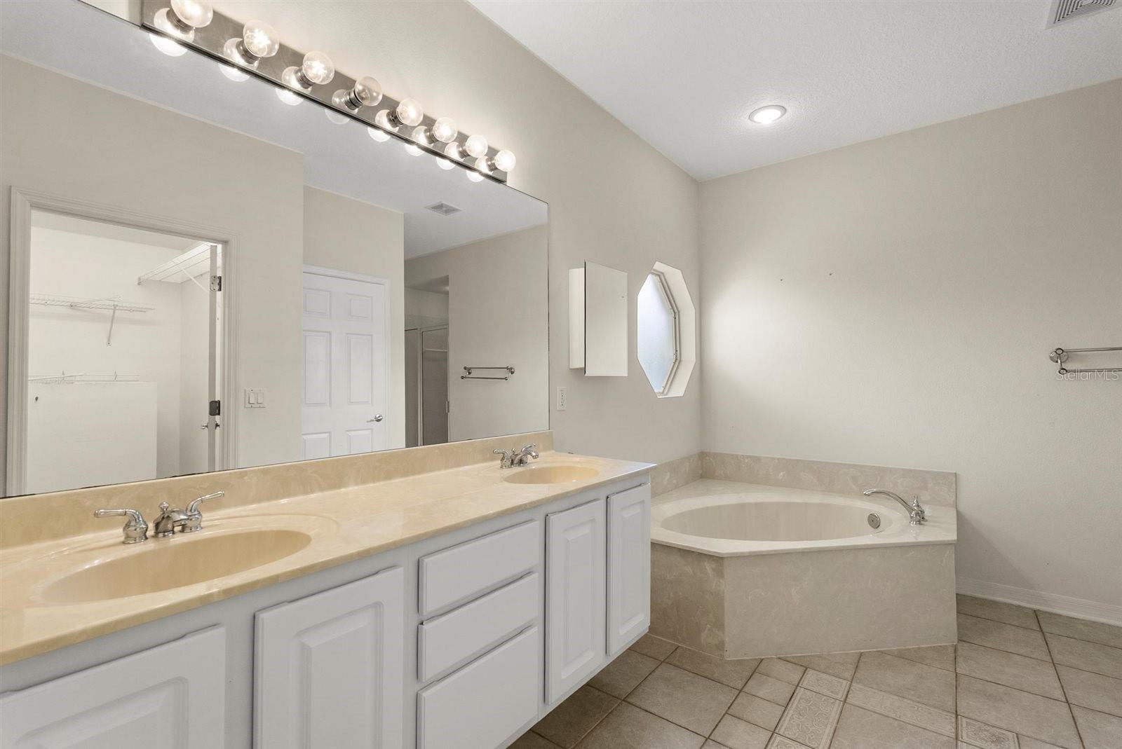 COUNTRY CLUB/MOUNT DORA PH II- - Residential