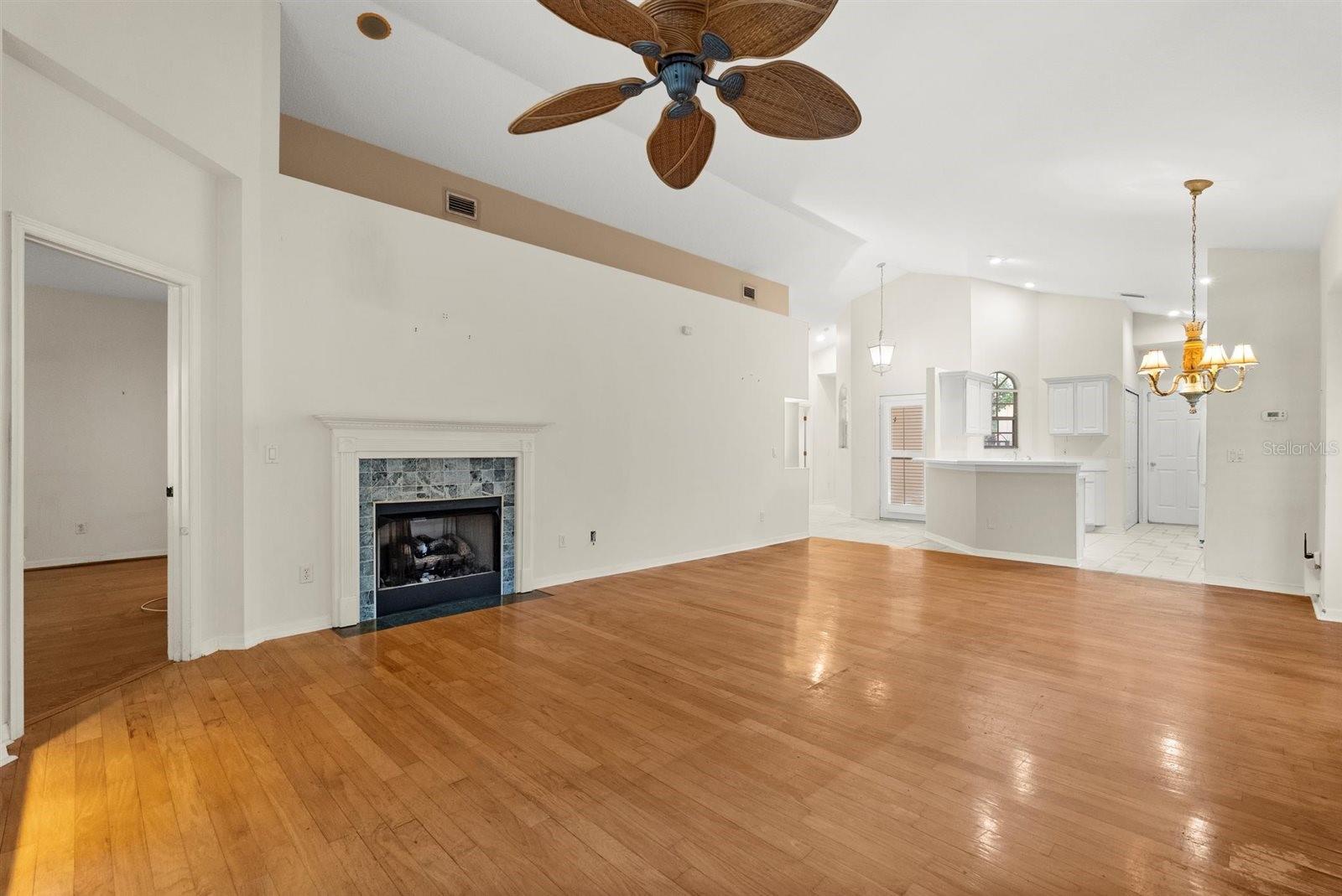 COUNTRY CLUB/MOUNT DORA PH II- - Residential