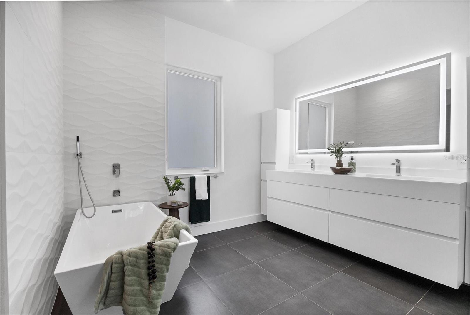 GREENWICH - Residential