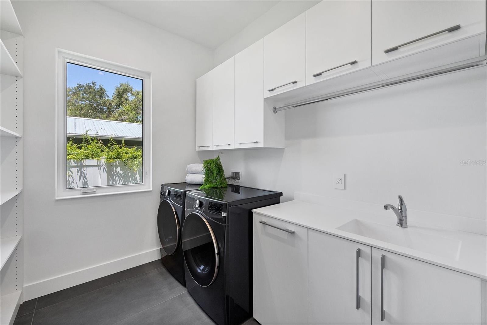 GREENWICH - Residential