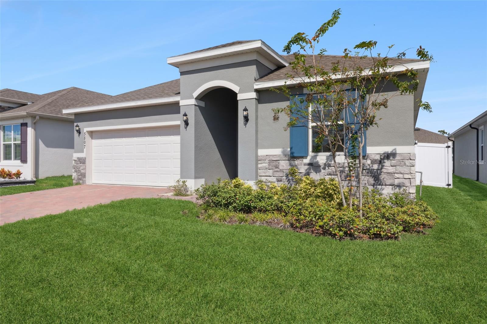 PRAIRIE OAKS - Residential