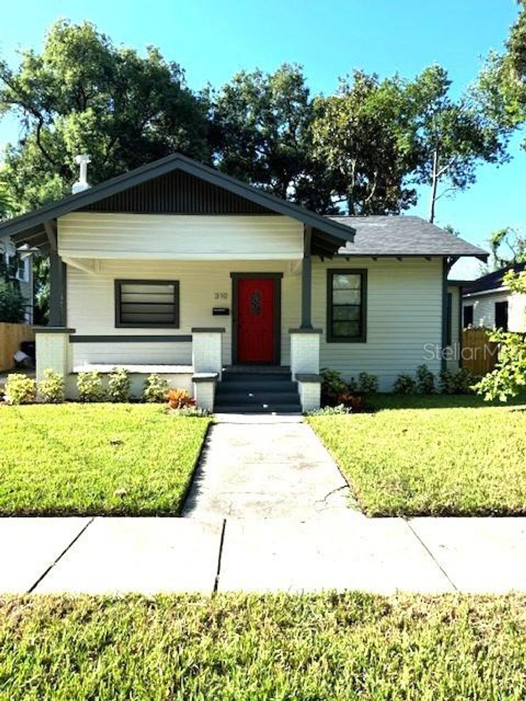 Photo of 310 W Alfred Street, Tampa, FL 33603 (MLS # TB8463471)