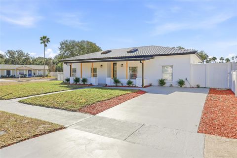 Photo of 6529 S West Shore Circle, Tampa, FL 33616 (MLS # TB8471496)