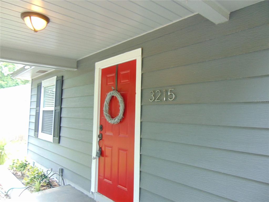 Photo of 3215 W Hartnett Avenue, Tampa, FL 33611 (MLS # TB8492818)