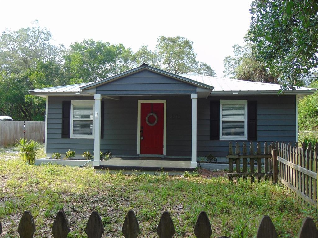 Photo of 3215 W Hartnett Avenue, Tampa, FL 33611 (MLS # TB8492818)