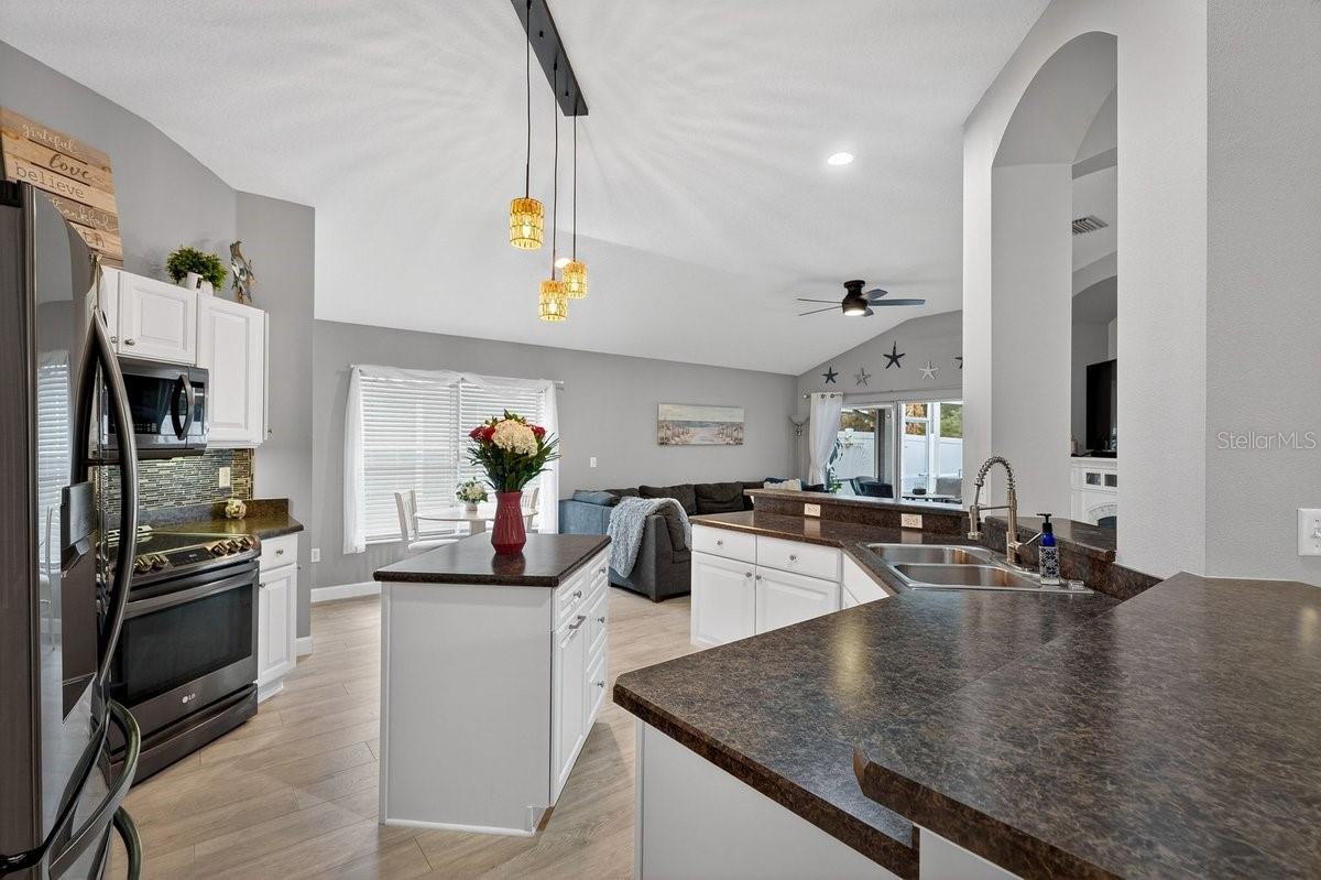 WATERS EDGE PH 09A - Residential