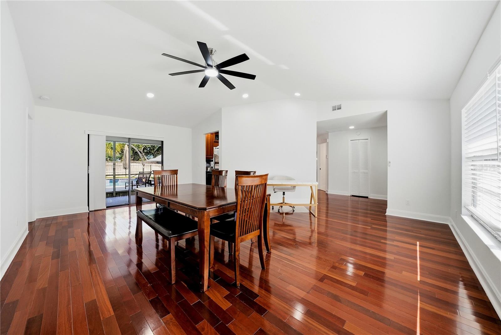 LAKE VALENCIA UNIT 3B - Residential