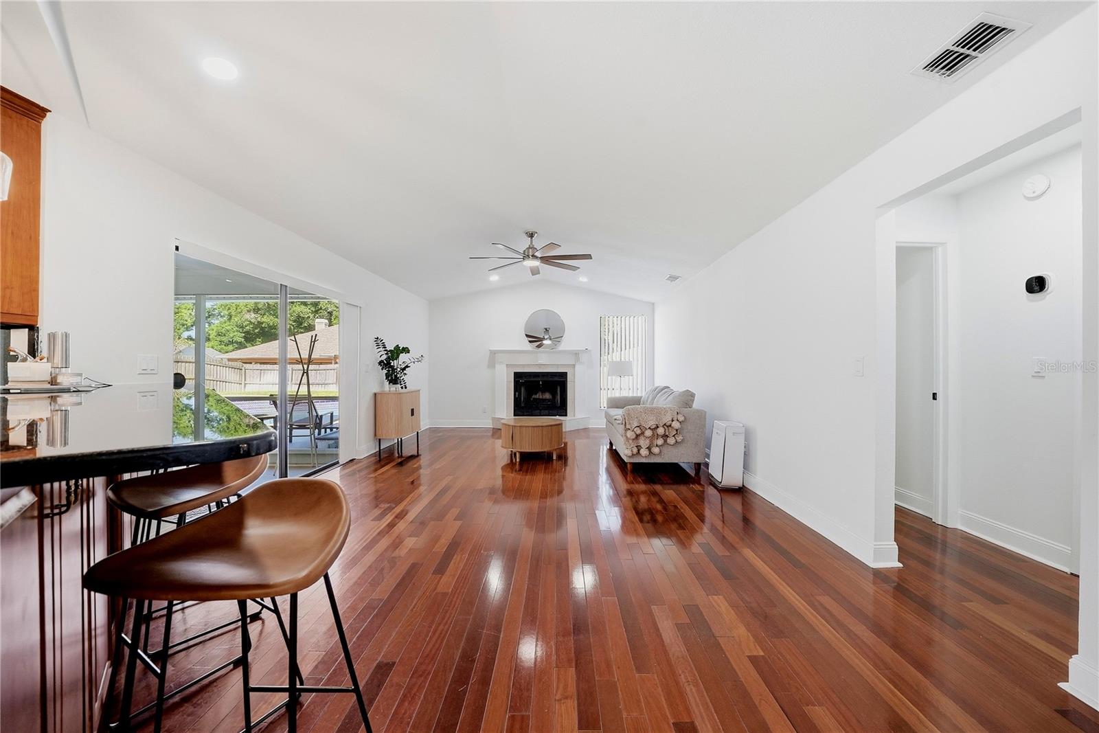 LAKE VALENCIA UNIT 3B - Residential