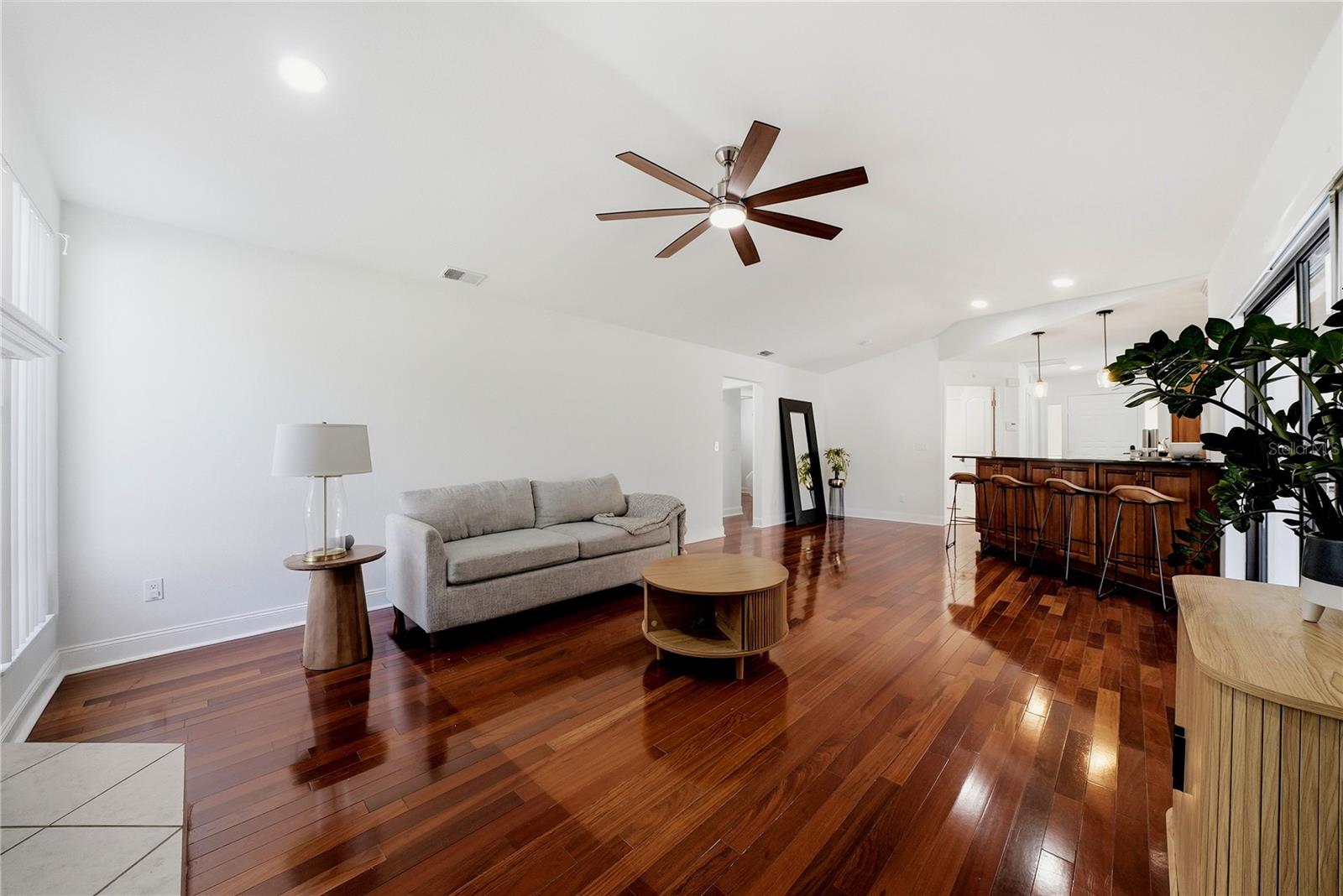 LAKE VALENCIA UNIT 3B - Residential
