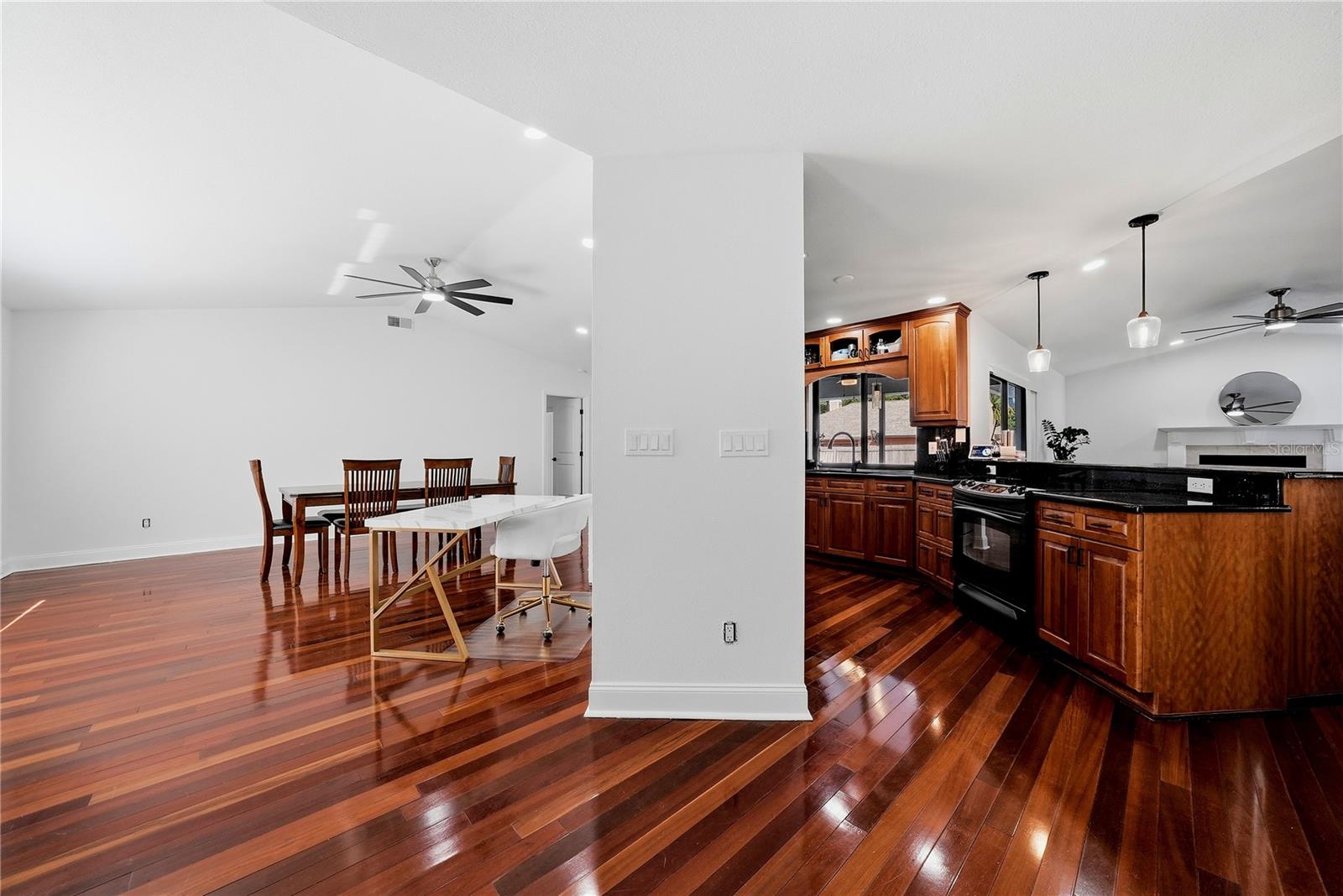 LAKE VALENCIA UNIT 3B - Residential