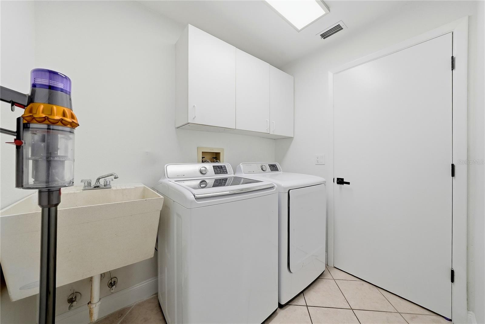 LAKE VALENCIA UNIT 3B - Residential