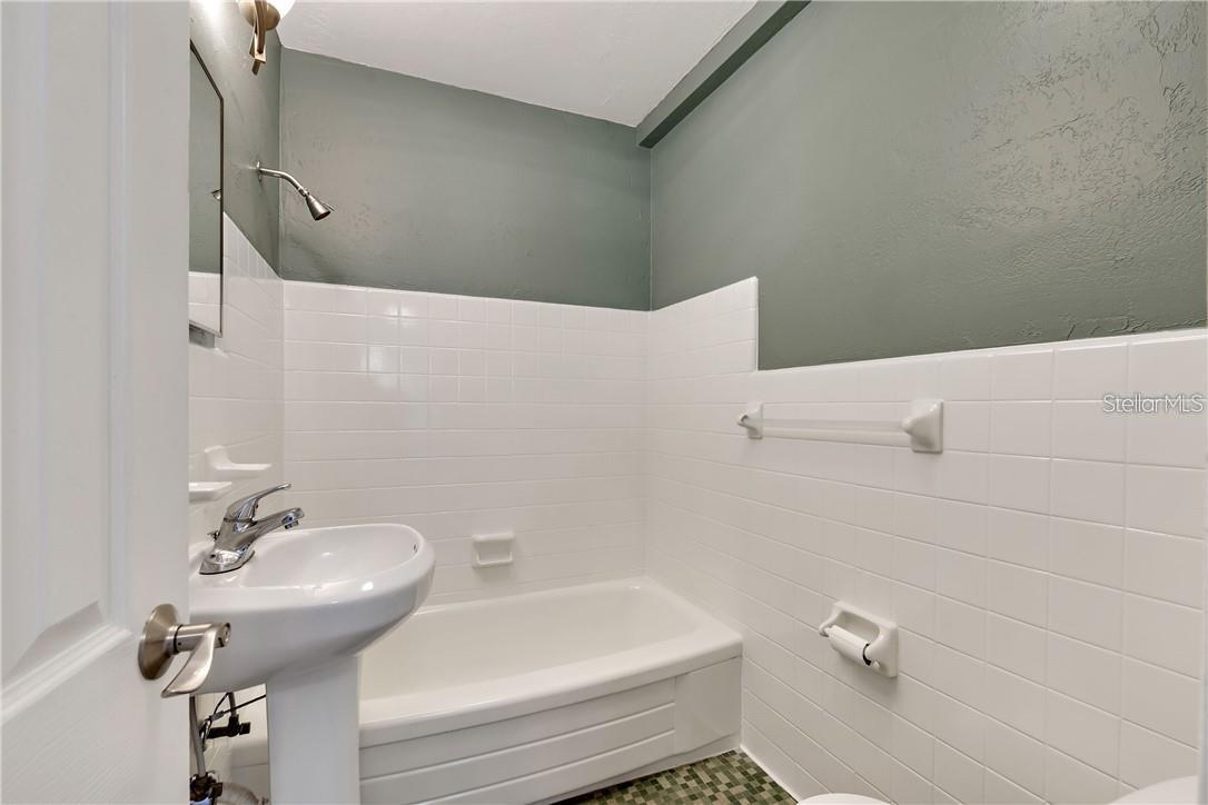 WAVE THE CONDO - Residential