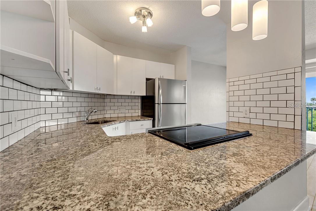 WAVE THE CONDO - Residential