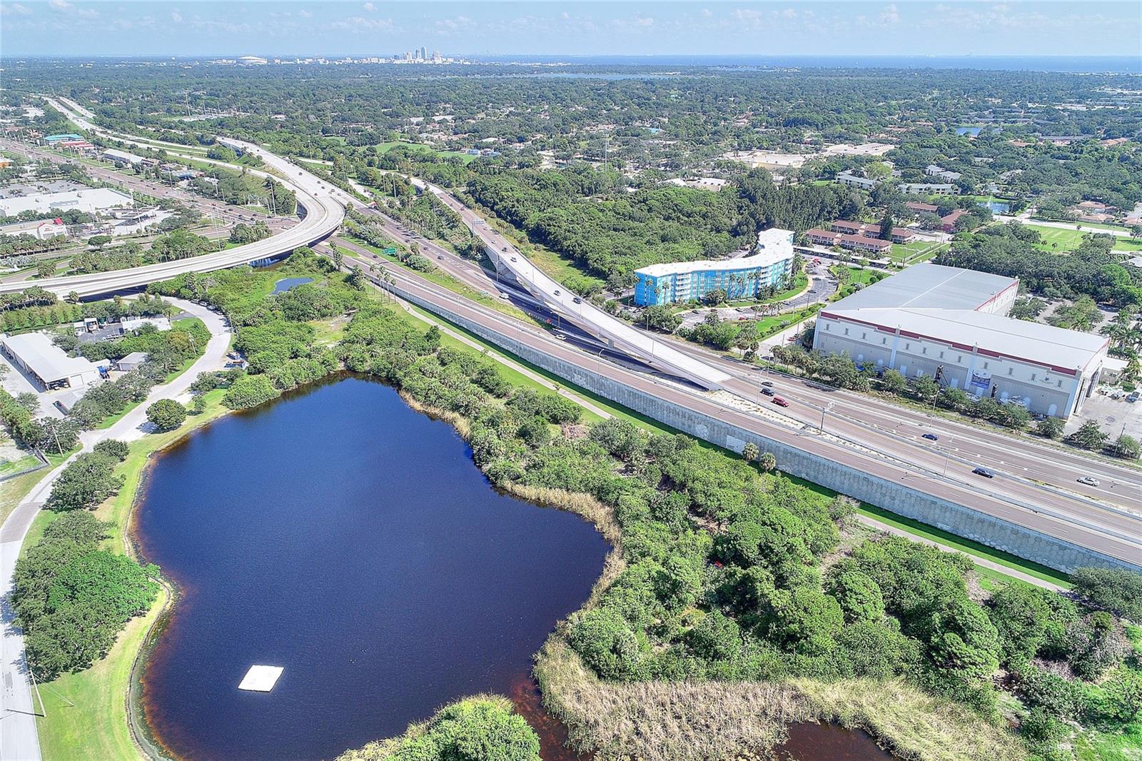 WAVE THE CONDO - Residential